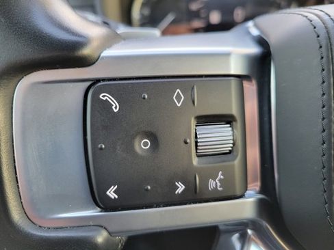 Used 2023 Land Rover Discovery Metropolitan Edition image 31