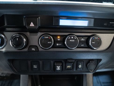 Used 2021 Toyota Tacoma TRD Off-Road image 21