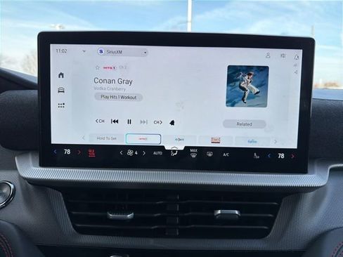 Used 2025 Ford Explorer ST image 29