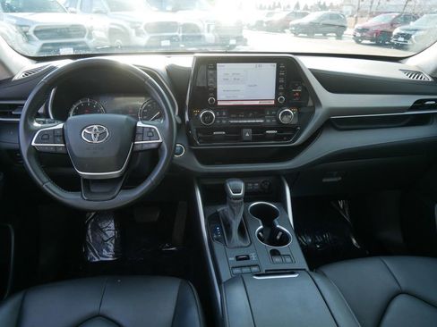 Used 2022 Toyota Highlander XLE image 13