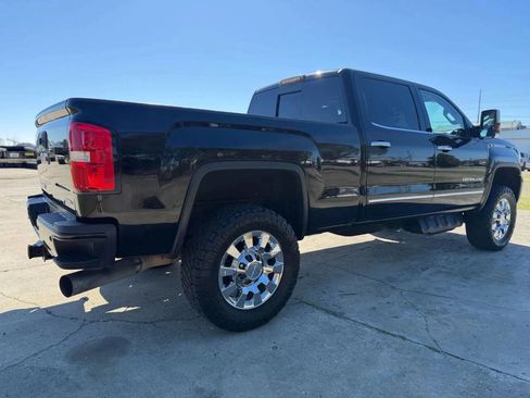 Used 2019 GMC Sierra 2500 Denali w/ Duramax Plus Package AWD/4WD image 3