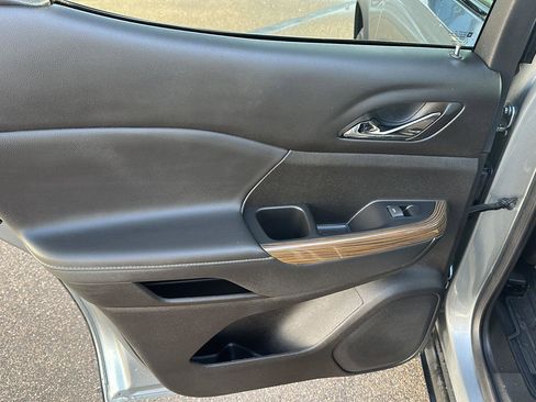 Used 2023 GMC Acadia SLE w/ Driver Convenience Package image 18