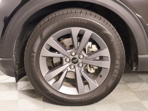 Used 2023 Ford Explorer XLT w/ Equipment Group 202A RWD image 19