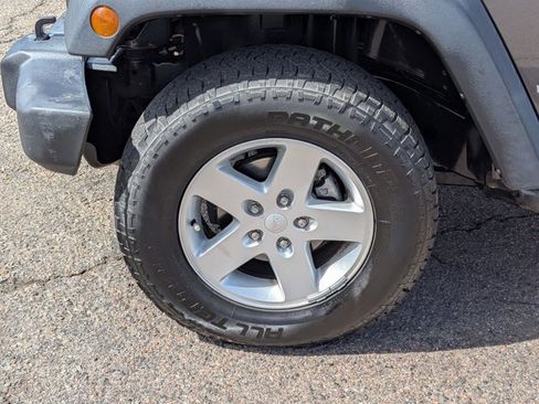 Used 2017 Jeep Wrangler Unlimited Sport w/ Power Convenience Group image 9