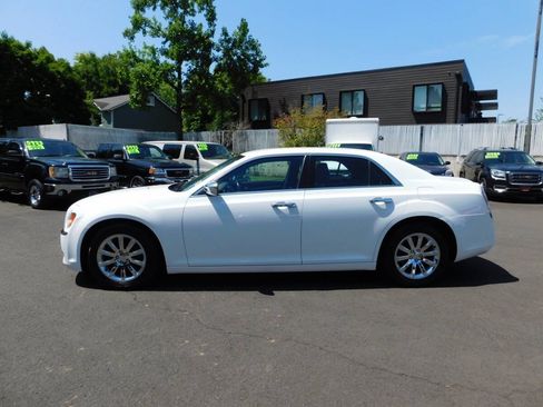 Used 2013 Chrysler 300 C RWD image 23