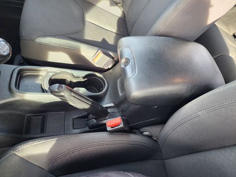 Used 2016 Jeep Wrangler Unlimited Sport image 34