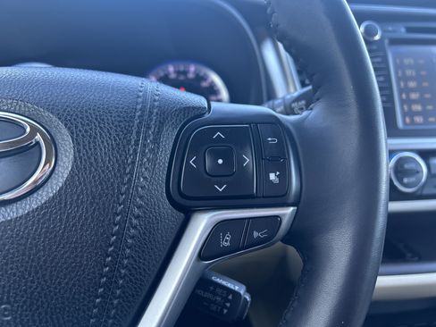 Used 2017 Toyota Highlander XLE image 19