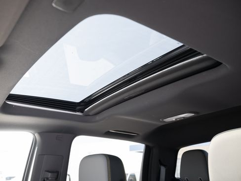 New 2026 Chevrolet Colorado ZR2 w/ Off-Road Front Bumper Package image 22