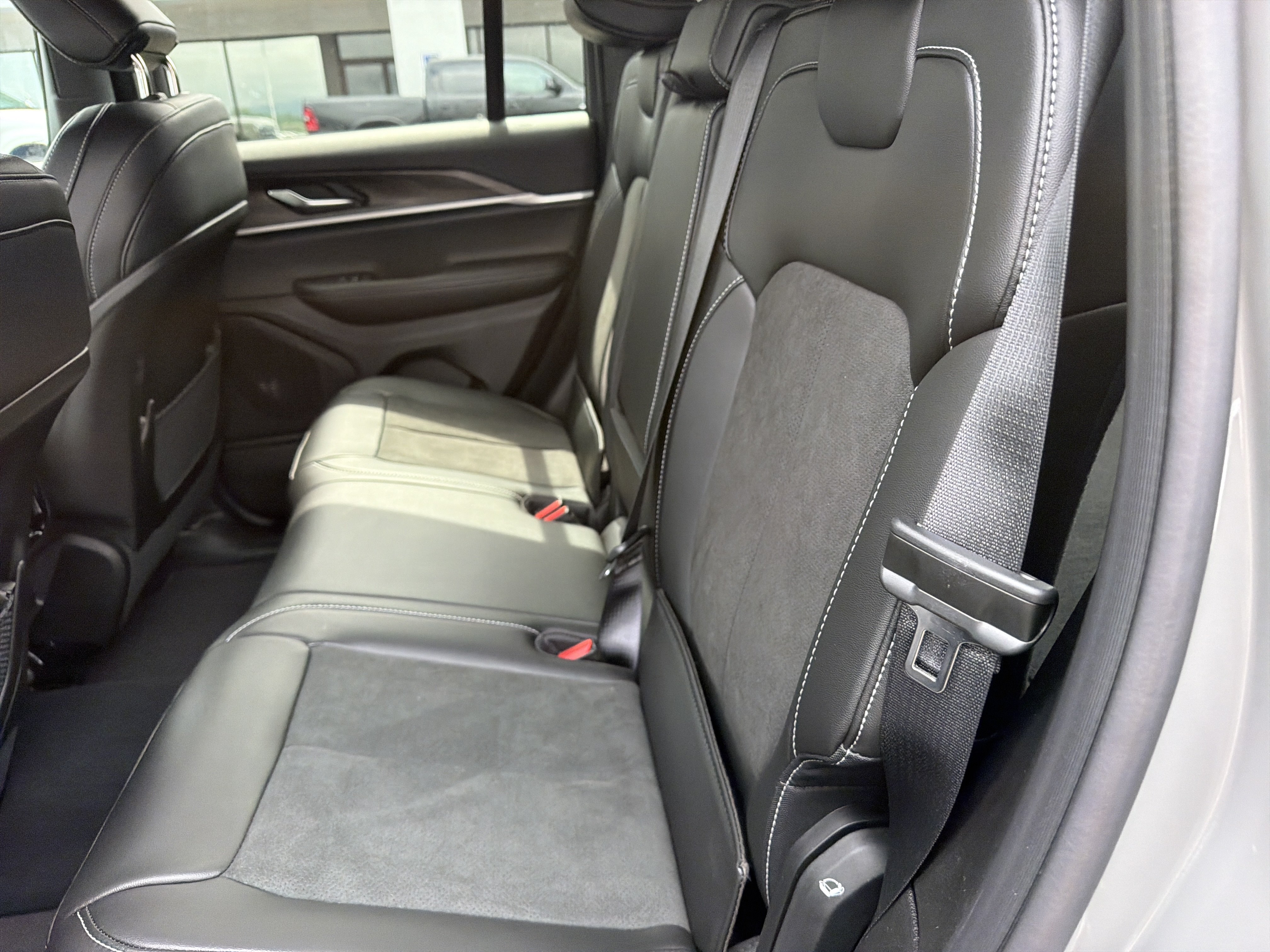 New 2027 Jeep Grand Cherokee 4WD image 13