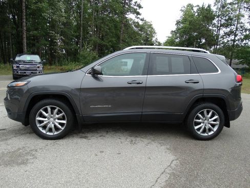 Used 2018 Jeep Cherokee 4WD Limited w/ Luxury Group w/ Luxury Group image 9