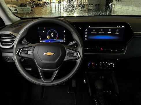 Used 2025 Chevrolet TrailBlazer LT image 12