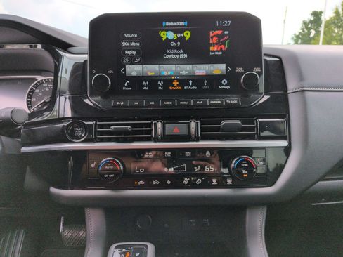 Used 2025 Nissan Pathfinder SL AWD/4WD image 22