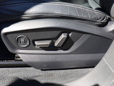 Used 2020 Audi Q8 Premium image 18