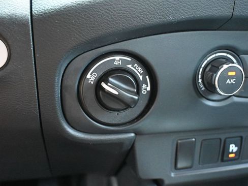 Used 2022 Nissan Frontier SV w/ Technology Package AWD/4WD image 15