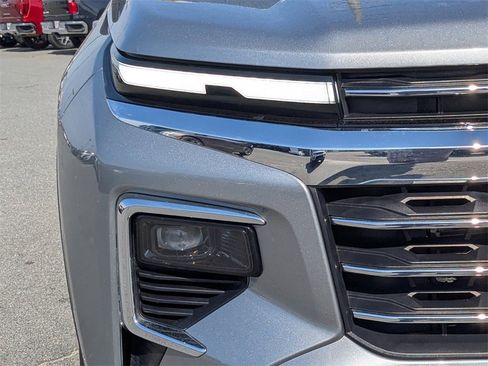 Used 2025 Chevrolet Traverse LT image 10