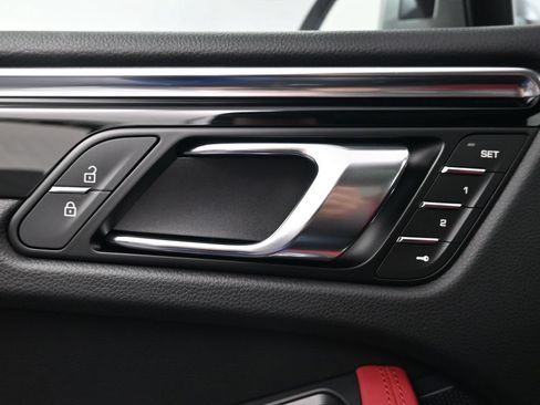 Certified 2026 Porsche Macan Turbo AWD/4WD image 18