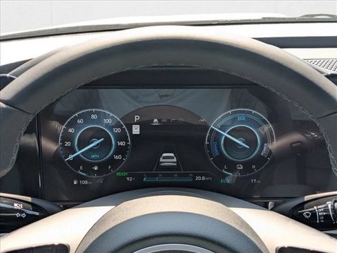 New 2025 Hyundai Elantra Limited image 12