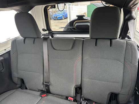 Used 2025 Jeep Wrangler Unlimited Rubicon image 20