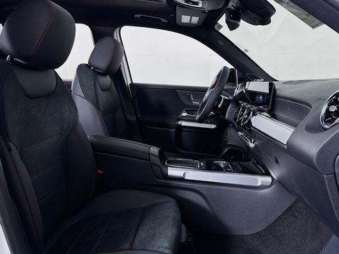 New 2026 Mercedes-Benz GLB 250 image 6