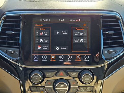 Used 2019 Jeep Grand Cherokee Overland AWD/4WD image 24
