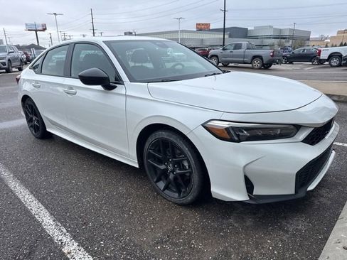 Used 2025 Honda Civic Sport image 4