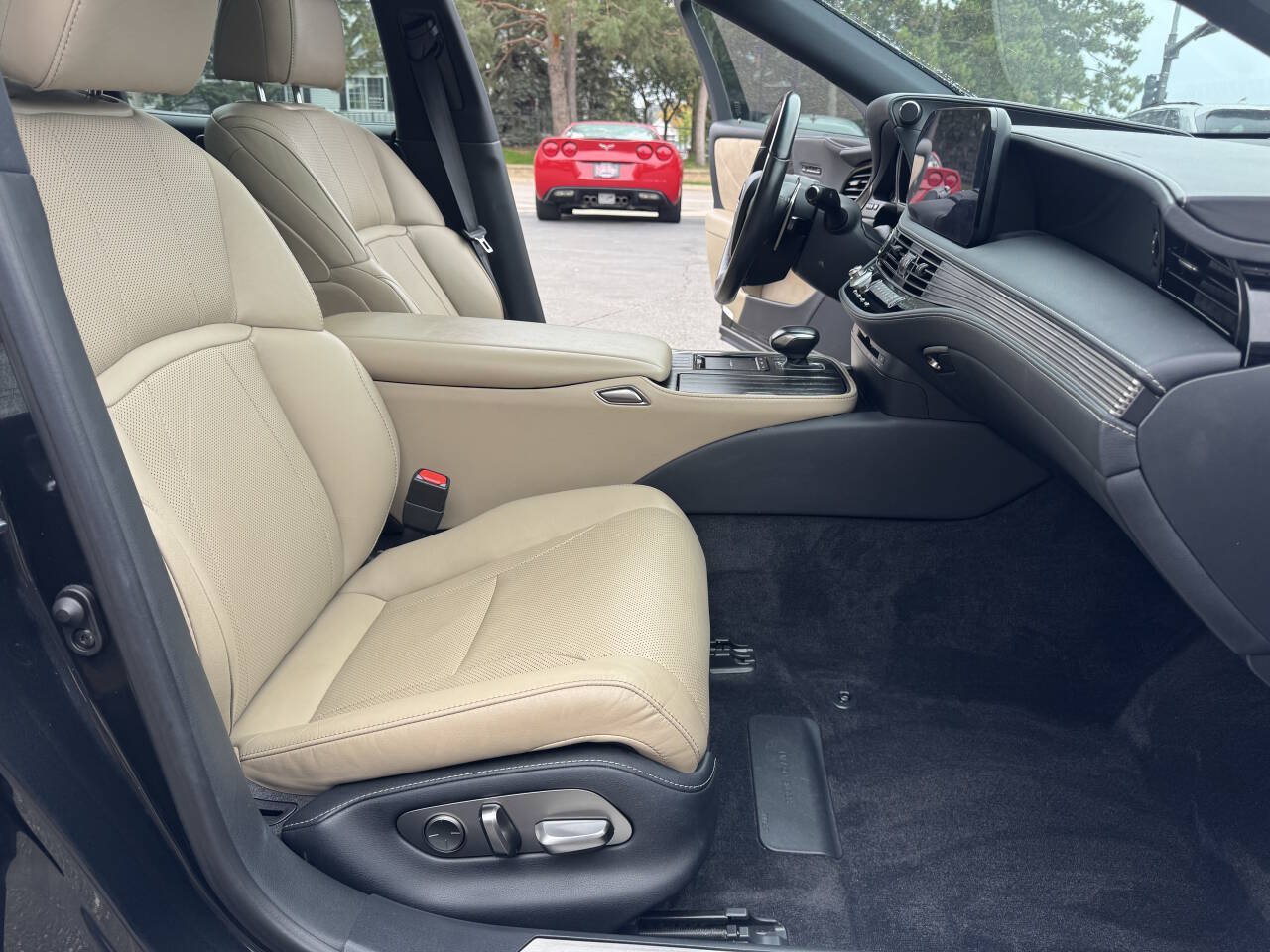 Used 2021 Lexus LS 500 AWD w/ Accessory Package (Z1) image 25