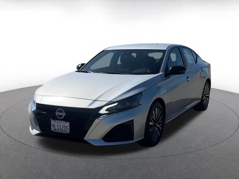 Used 2024 Nissan Altima 2.5 SV image 7