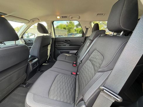 Used 2025 Nissan Pathfinder SV FWD image 28