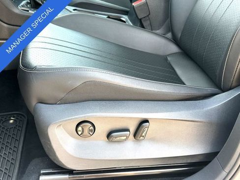 Used 2022 Volkswagen Tiguan SE w/ Panoramic Sunroof Package FWD image 12