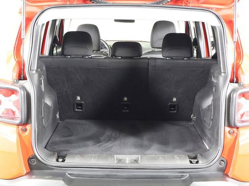Used 2020 Jeep Renegade Altitude FWD image 15