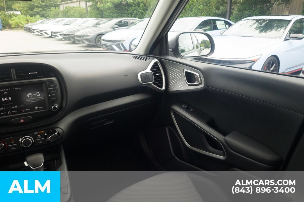 Used 2025 Kia Soul LX FWD image 18