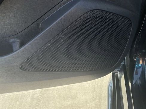 Used 2020 Toyota Corolla LE image 21