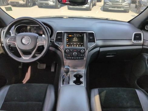Used 2017 Jeep Grand Cherokee Altitude AWD/4WD image 12