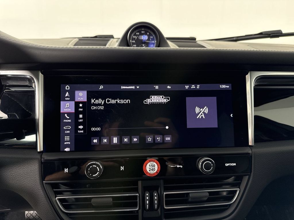 Certified 2026 Porsche Macan AWD/4WD image 29