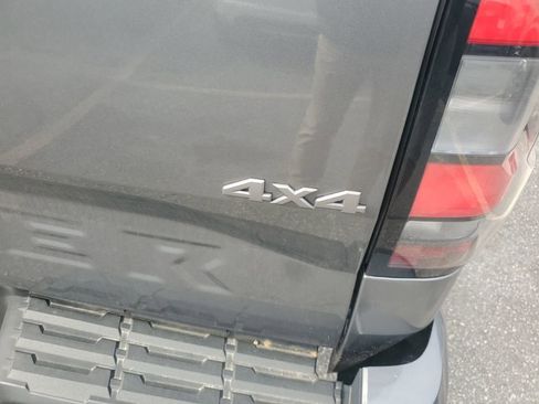 Used 2025 Nissan Frontier SV image 5