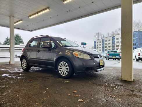 Used 2010 Suzuki SX4 AWD Hatchback image 6