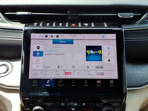 Used 2023 Jeep Grand Cherokee Limited w/ Luxury Tech Group II AWD/4WD image 11