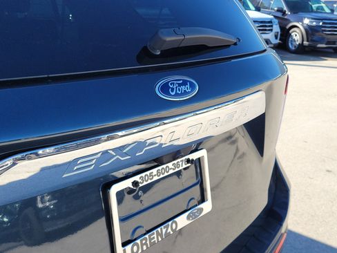 Used 2023 Ford Explorer XLT image 29