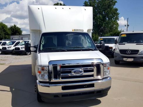 Used 2021 Ford E-350 and Econoline 350 Super Duty w/ Power Windows & Locks Group image 4