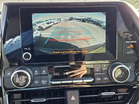 Used 2023 Toyota Highlander XLE image 15