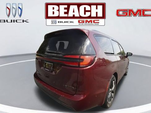 Used 2022 Chrysler Pacifica Limited w/ S Appearance Package FWD image 3