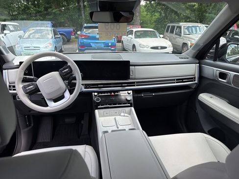 Used 2025 Hyundai Santa Fe Limited FWD image 9