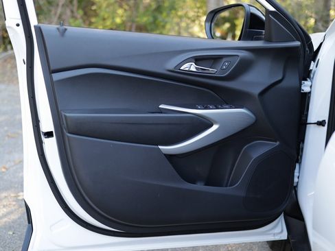 New 2025 Chevrolet Trax RS w/ Sunroof Package image 21