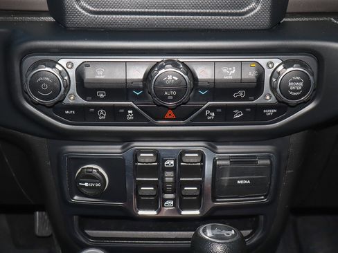 Used 2018 Jeep Wrangler Unlimited Sport S image 12