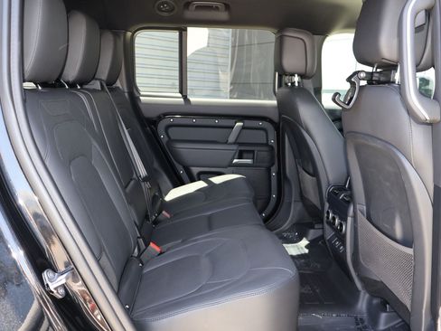 Certified 2025 Land Rover Defender 130 X-Dynamic SE AWD/4WD image 31
