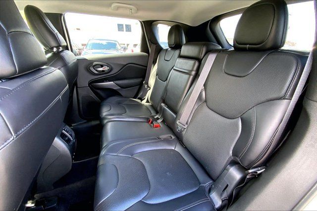 Used 2019 Jeep Cherokee Limited w/ Luxury Group AWD/4WD image 24