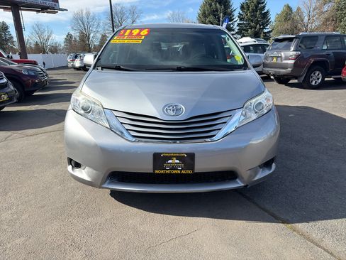 Used 2016 Toyota Sienna LE FWD image 12