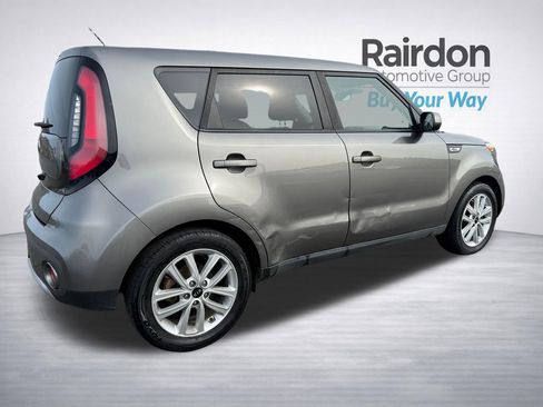 Used 2017 Kia Soul + image 6