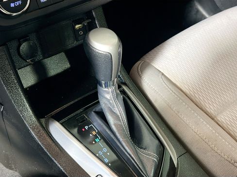 Used 2015 Toyota Corolla LE image 24