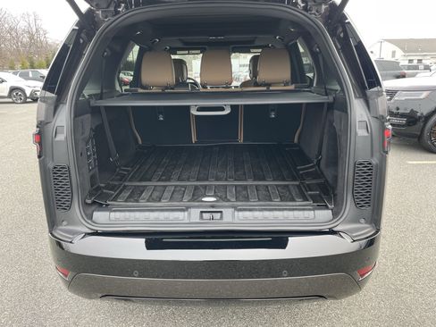 Certified 2024 Land Rover Discovery Dynamic SE image 39